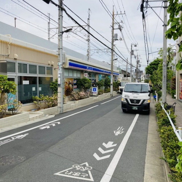 グレイスコート志村三丁目 ビル前面道路