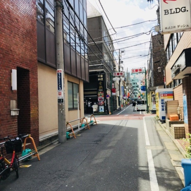 KATOビル ビル前面道路