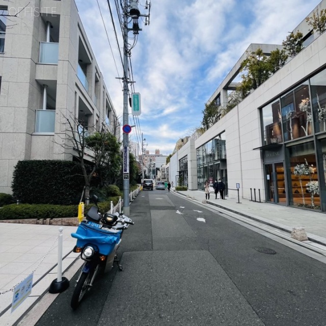 ブルーサンクポイント C棟ビル 周辺