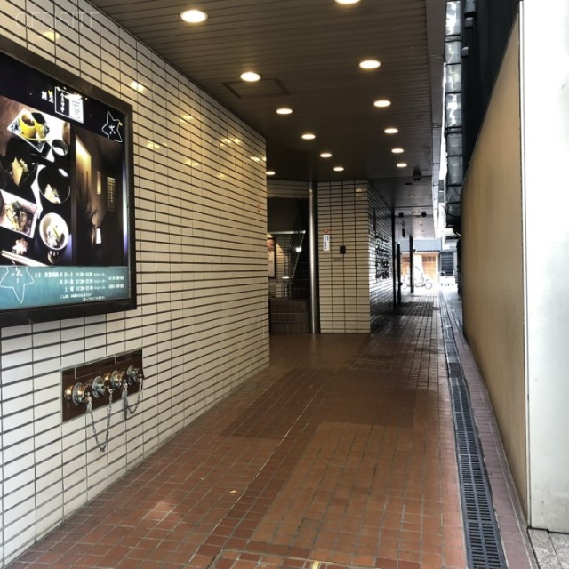 金田中ビル エントランス