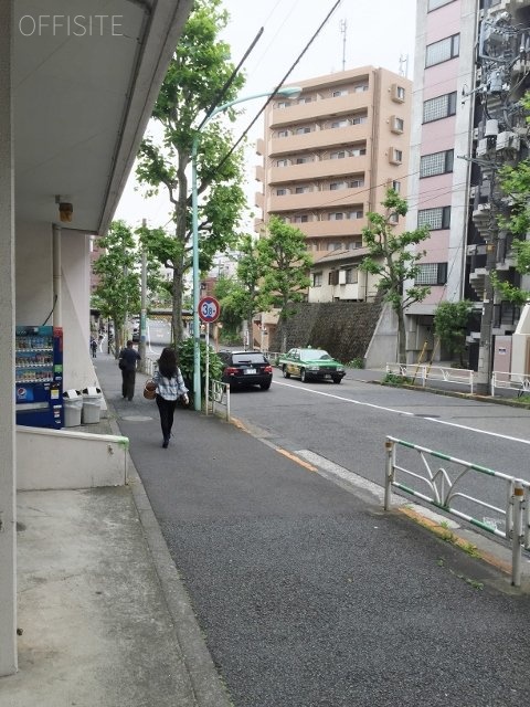 代々木中央ビル ビル前面道路