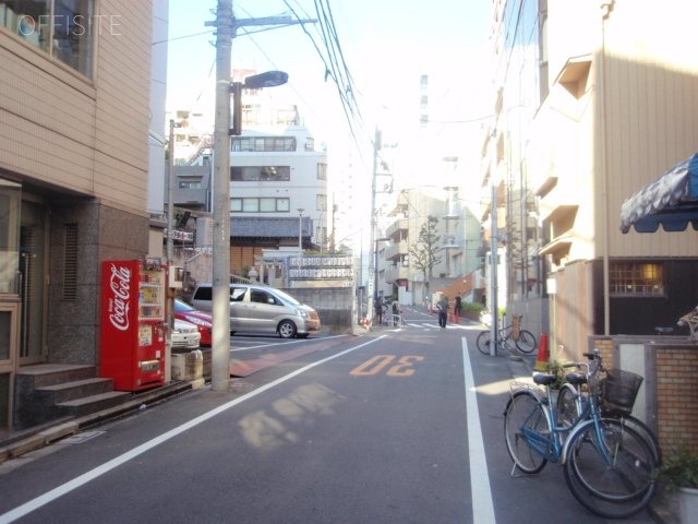 トースイビル ビル前面道路