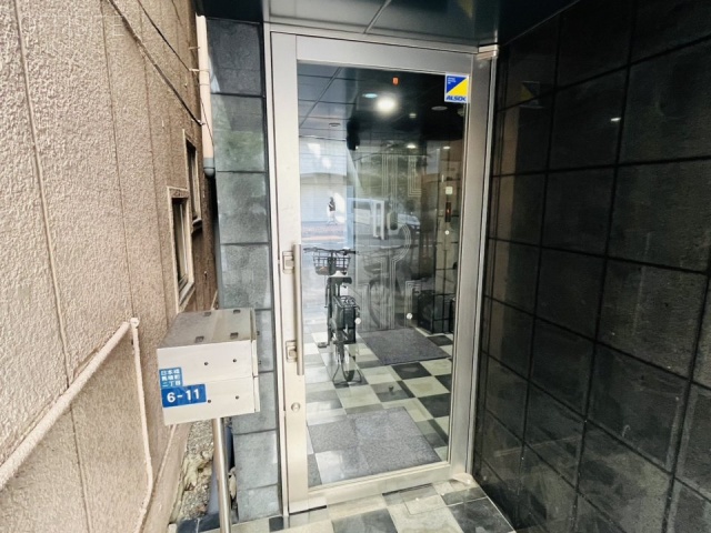 高田パッケージビル　エントランス