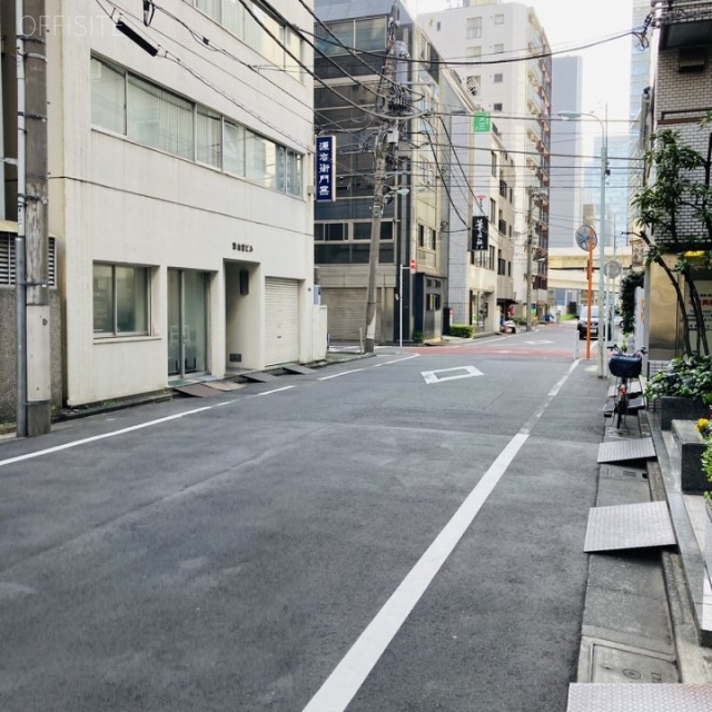 泰和ビル ビル前面道路