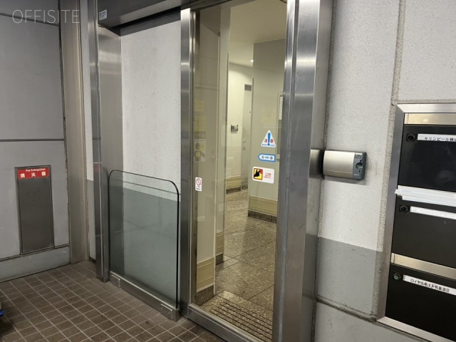 オーク関内ビル エントランス