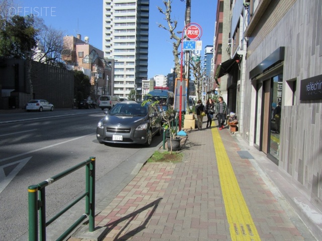 ルランビル ビル前面道路
