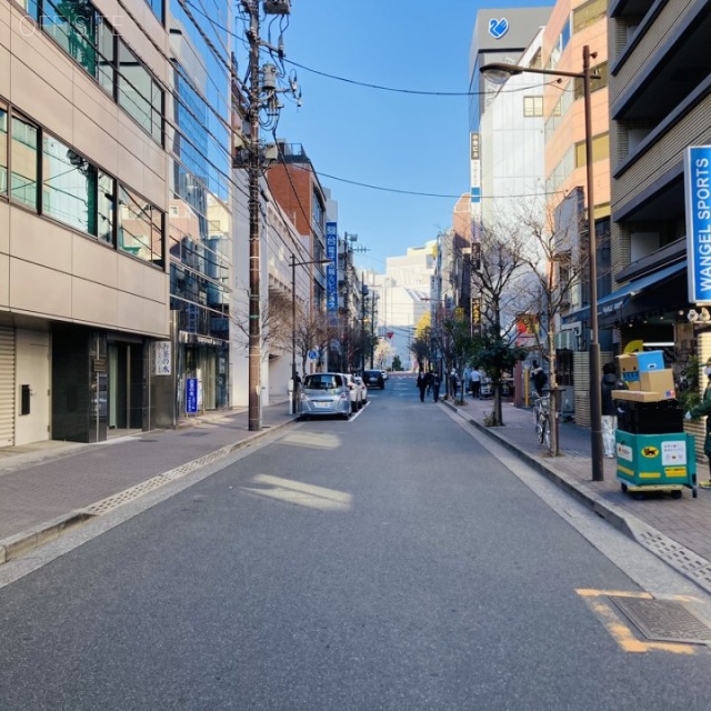 お茶の水永岡ビル ビル前面道路