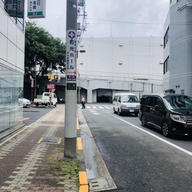 上野第9秦ビル ビル前面道路