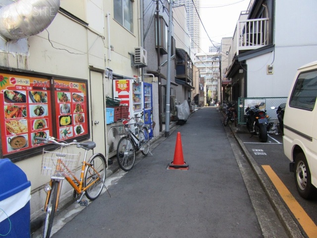 スペースエアービル ビル周辺道路
