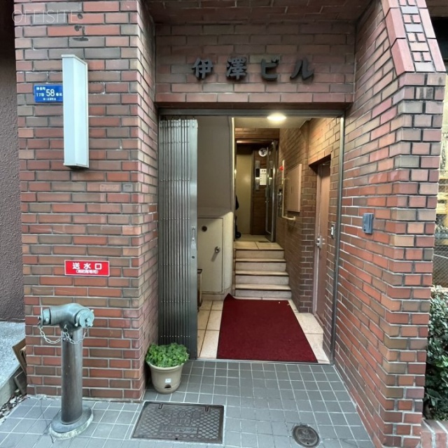 伊澤ビル オフィスビル出入口