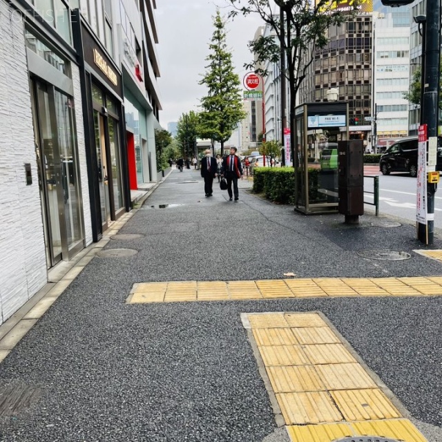内幸町企画ビル 前面歩道