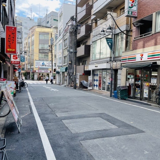 岸野ビル　ビル前面道路