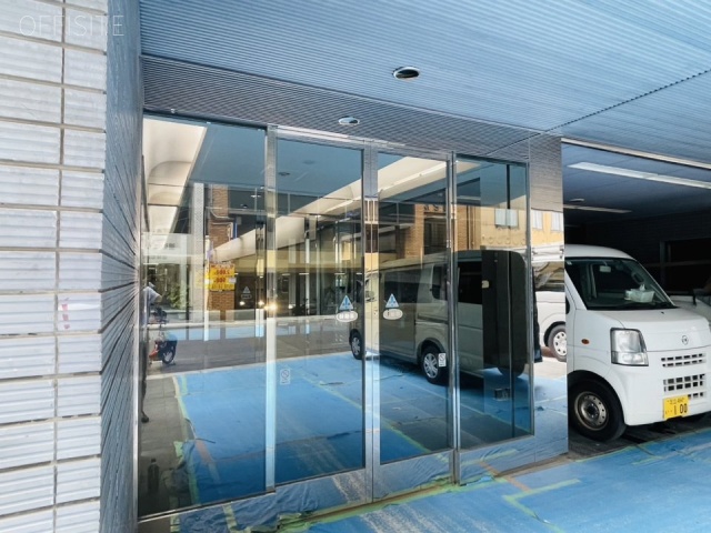 THE PORTAL IWAMOTOCHO　オフィスビル出入口
