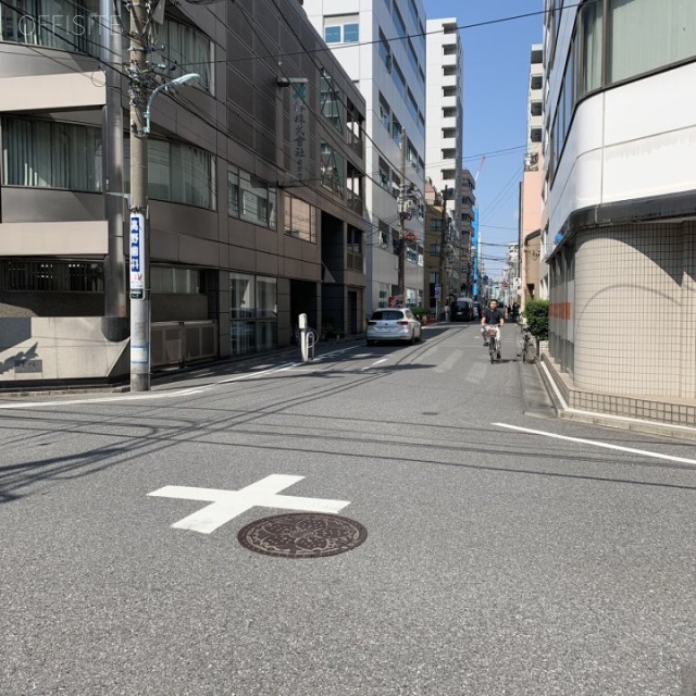 ルート人形町 ビル前面道路