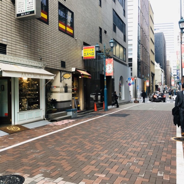 大倉別館(リージャス銀座三丁目センター) ビル前面道路