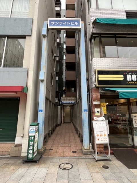 サンライトビル　オフィスビル出入口
