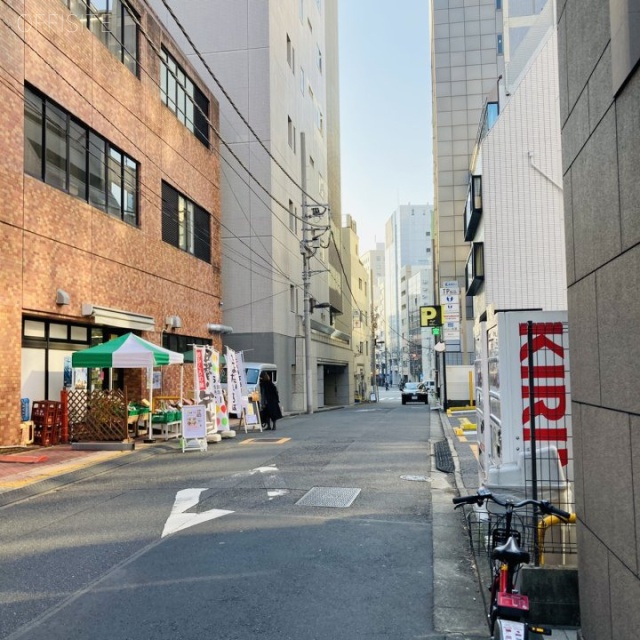 名鉄不動産竹橋ビル　ビル前面道路