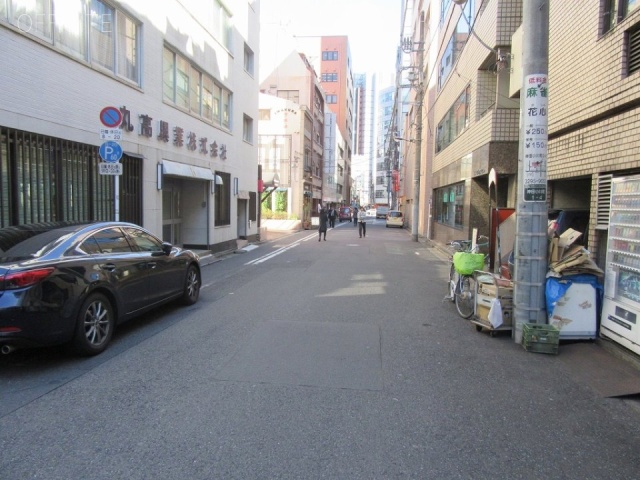 三谷ビル ビル前面道路
