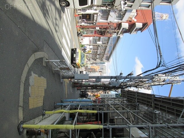 ワイエム代官山 ビル前面道路
