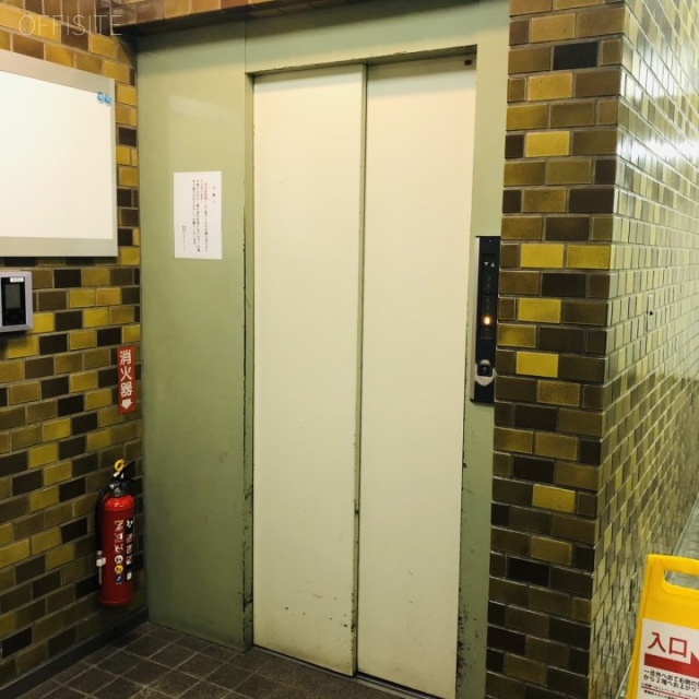 成田ビル エレベーター