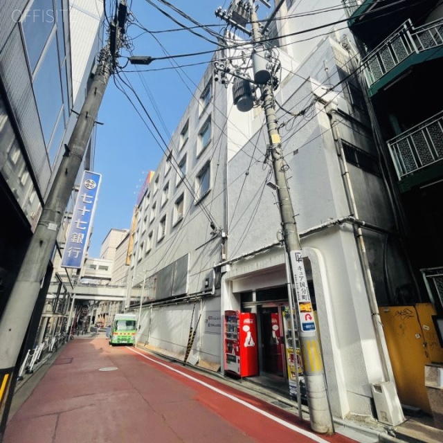 イワマ靴店三越前ビル　側道