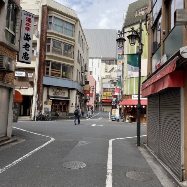 新宿土地建物第10ビル ビル前面道路