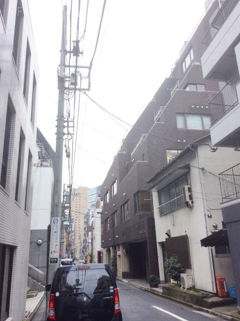 T&Tビル ビル周辺道路