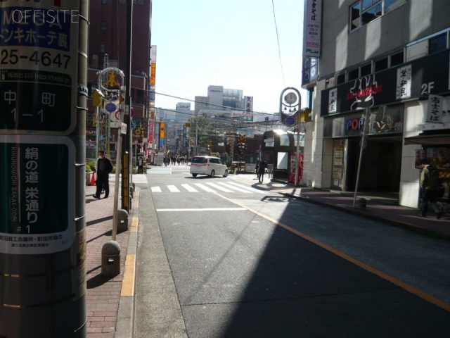 町田リラビル ビル前面道路