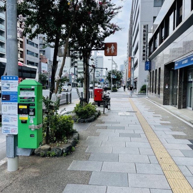 新下谷ビル 前面歩道