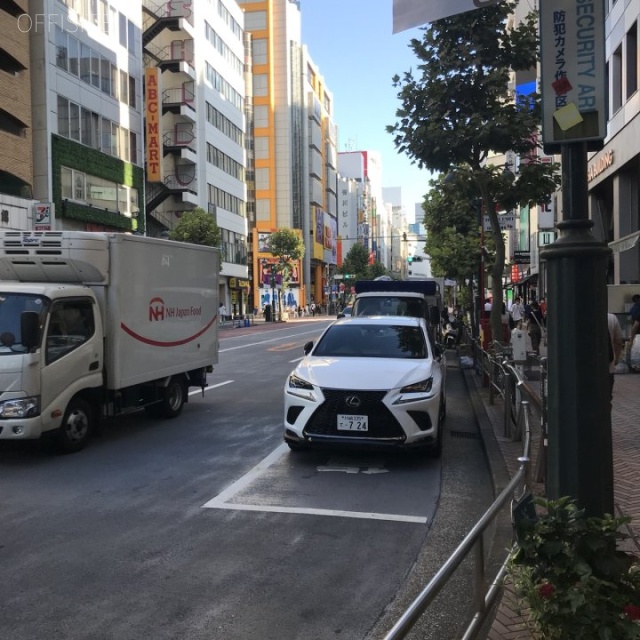 星ビル ビル前面道路