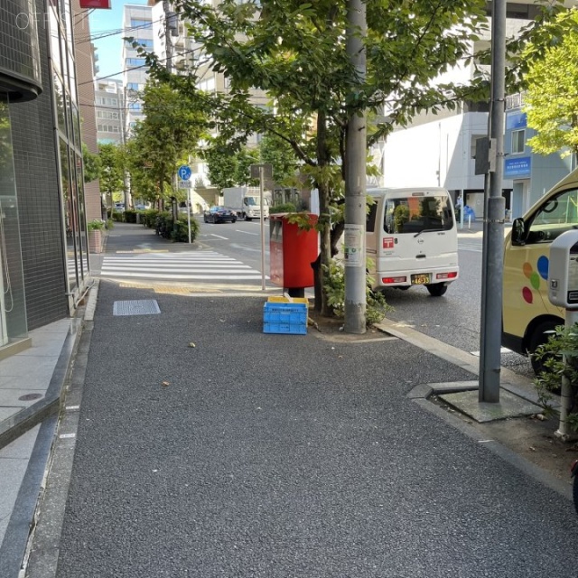 ACN日本橋小網町ビル 前面歩道