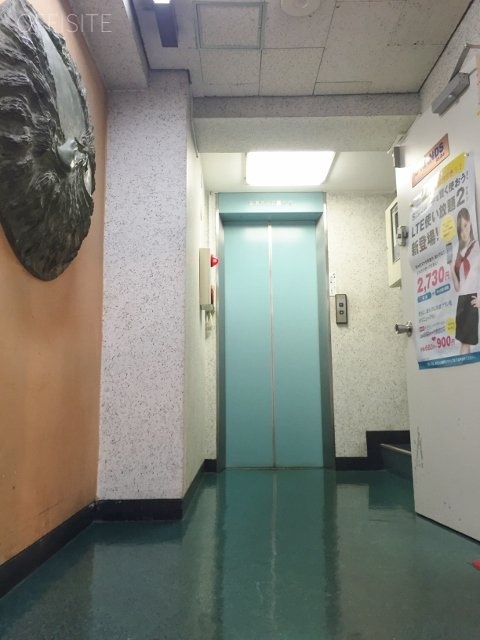 定貞ビル エレベーター