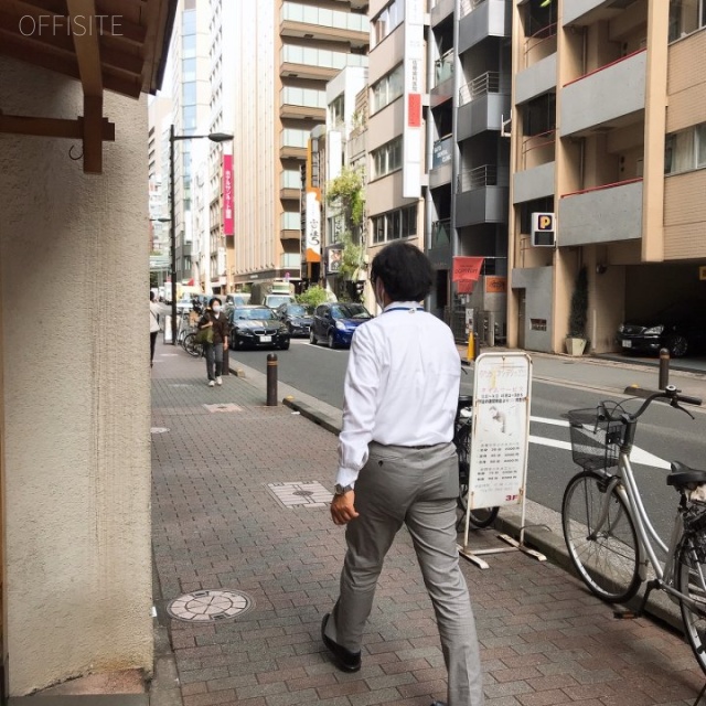 栄楽ビル ビル前面道路
