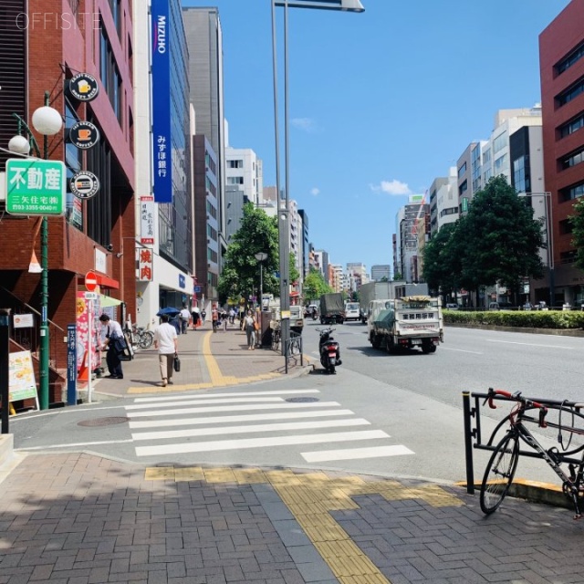 結城ビル ビル前面道路