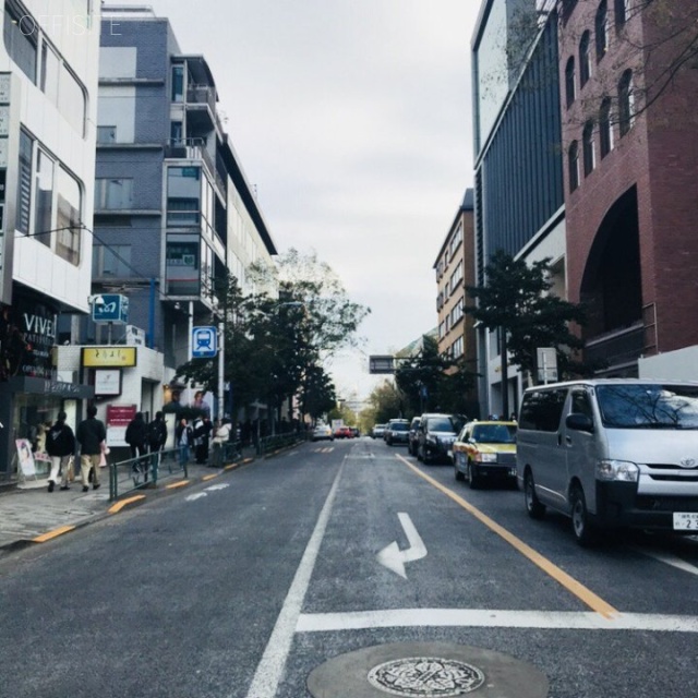 エイジービル ビル前面道路
