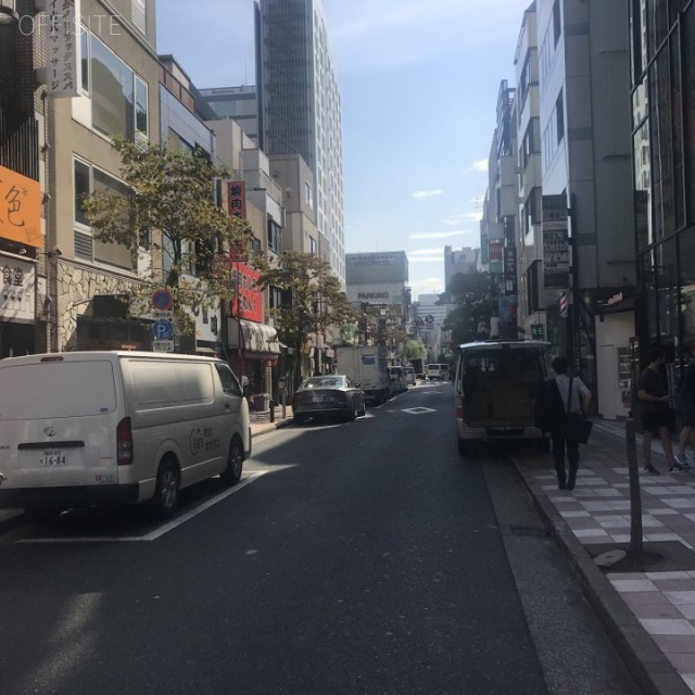 ル・グラシエルBLDG.20 ビル前面道路