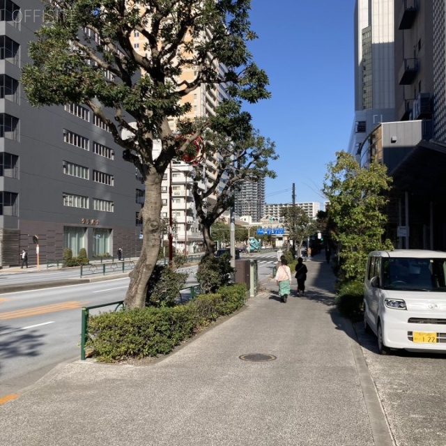 G1ビル 前面歩道