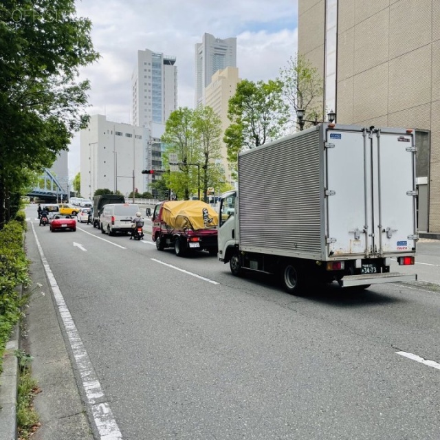 産経横浜ビル ビル前面道路