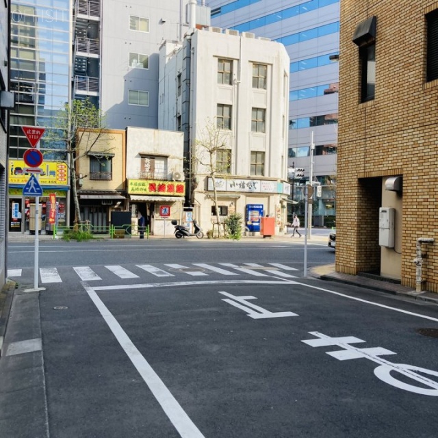 泰和ビル ビル前面道路