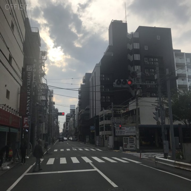 安本ビル ビル前面道路