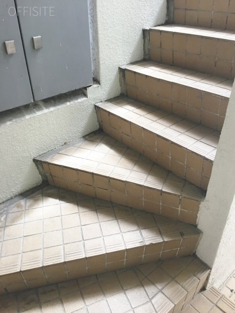 豊田ビル 階段