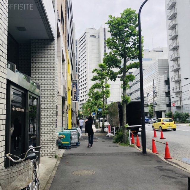 芝大井ビル ビル前面道路