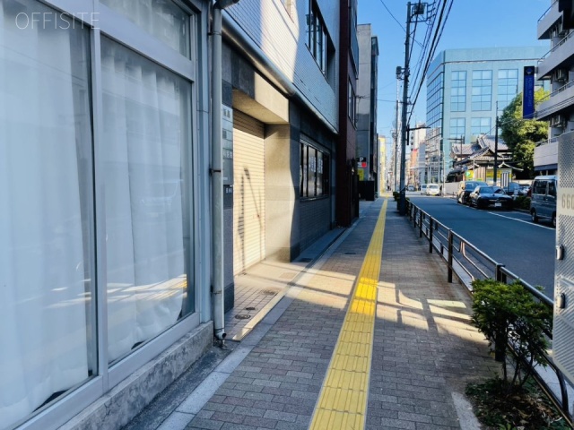 マリオン飯島　前面歩道