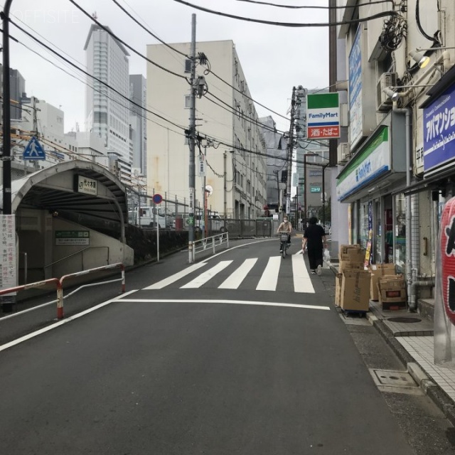 第一シルバービル ビル前面道路