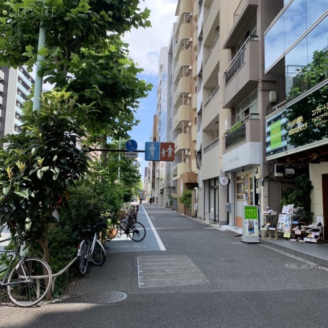 千陽アポロンビル ビル前面道路