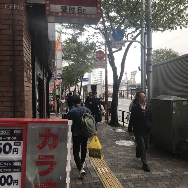 中野北口ビル ビル前面道路