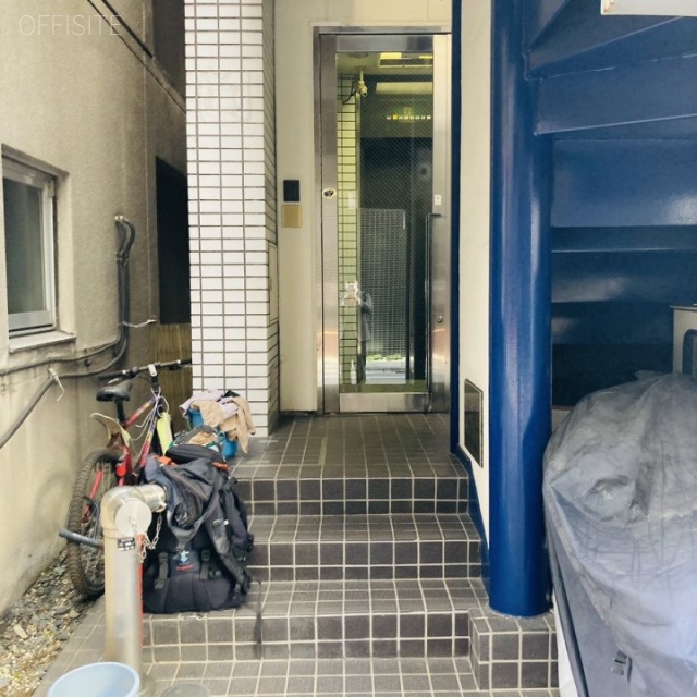 秋元ビル エントランス