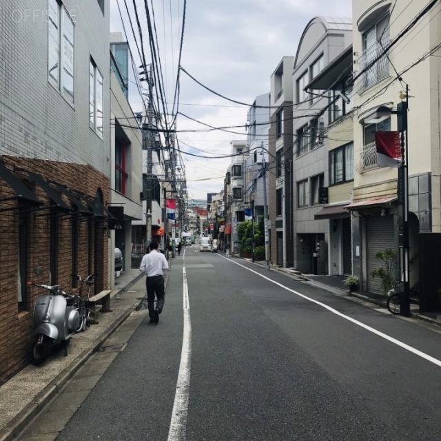 メゾン・ドゥ・ボナール ビル前面道路