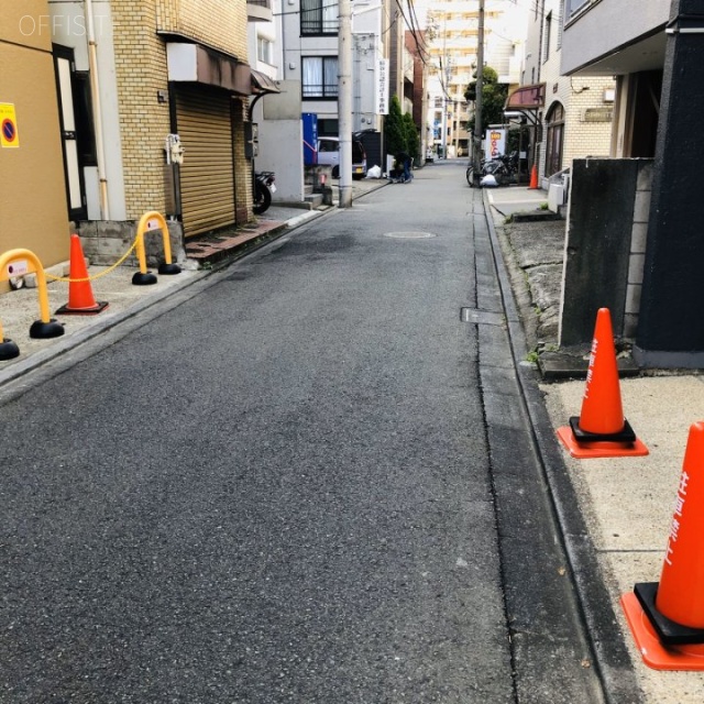 清水ビル ビル前面道路