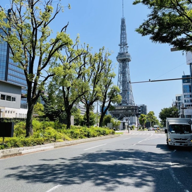 久屋パークサイドビル 前面の久屋大通